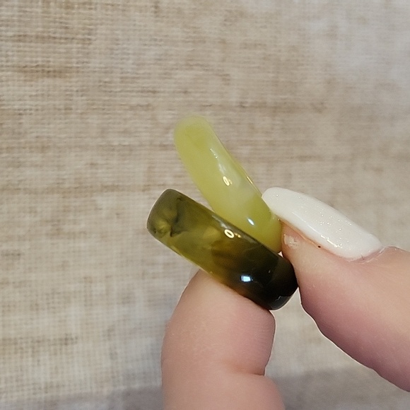 MOSSY JADE AND LEMON CITRINE ACRYLIC RING SET - Picture 3 of 8